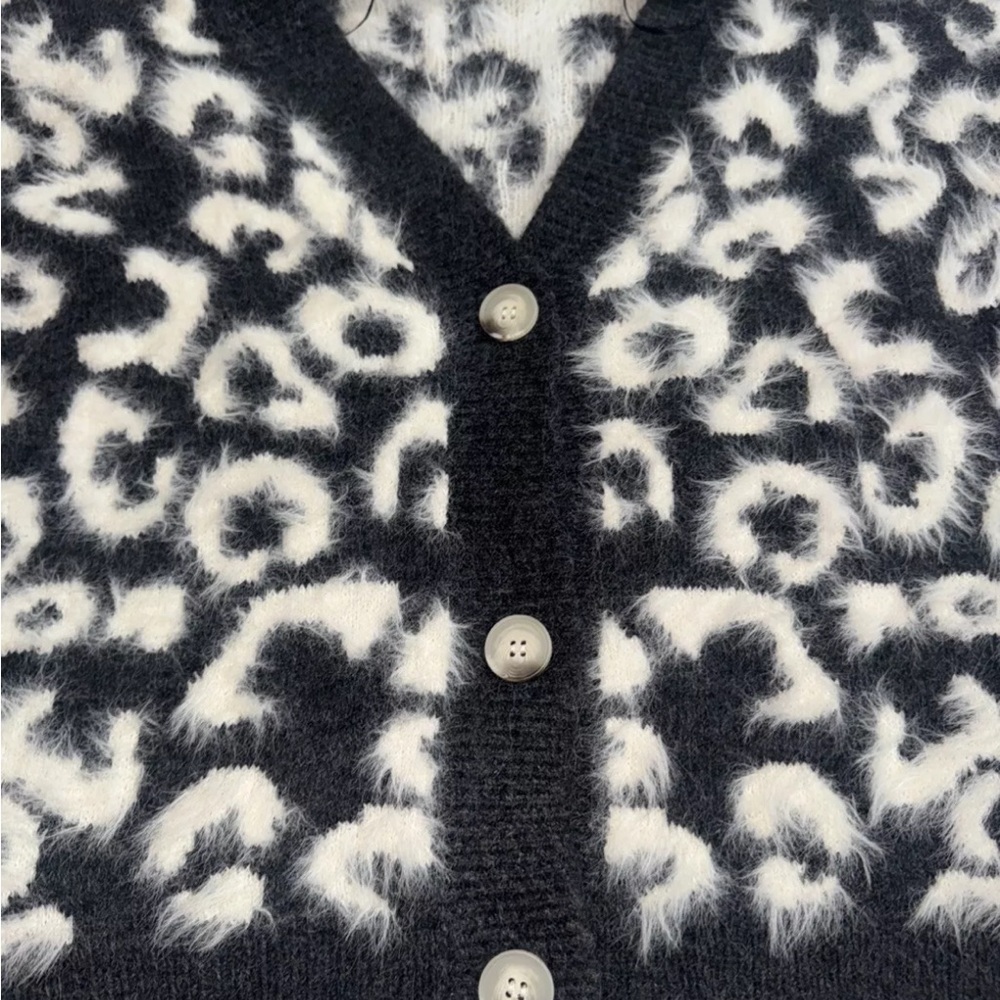 Threaded Leaf Button Sweater Gray Fur Size Large … - image 5